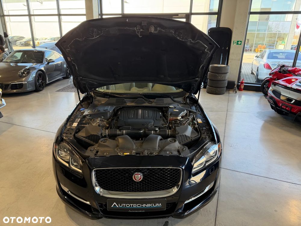 Jaguar XJ 3.0 V6 Kompressor AWD R-Sport - 25