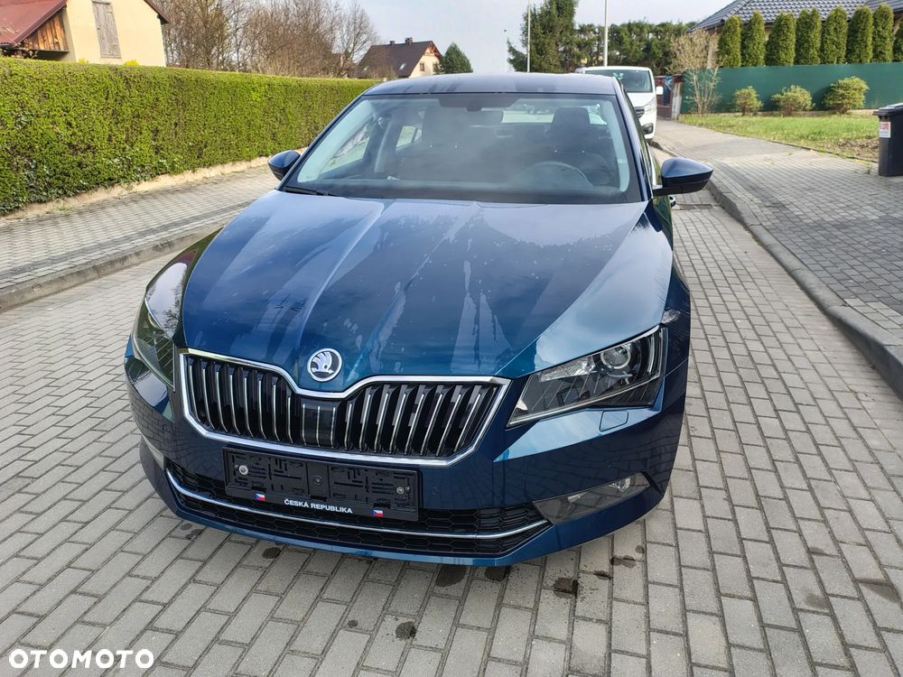 Skoda Superb 2.0 TDI Premium Edition - 1