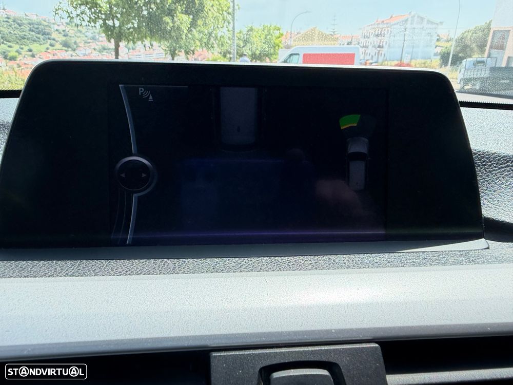 BMW 320 d Auto Line Luxury - 27