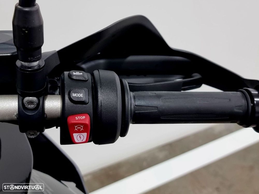 BMW F 900 XR 900 XR Triple Black - 12