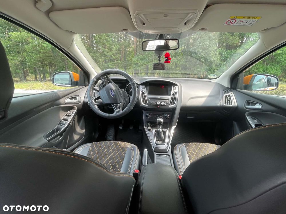 Ford Focus 1.0 EcoBoost Titanium - 12