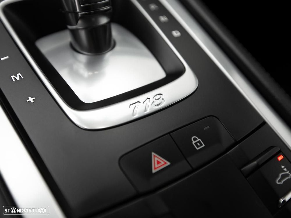 Porsche 718 Cayman - 22
