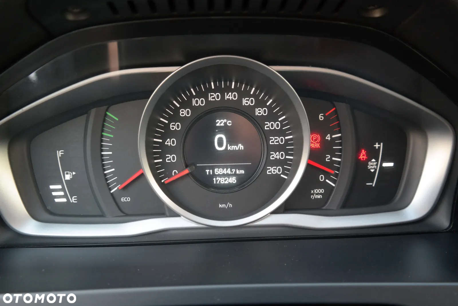 Volvo V60 D4 Drive-E R-Design Momentum - 26