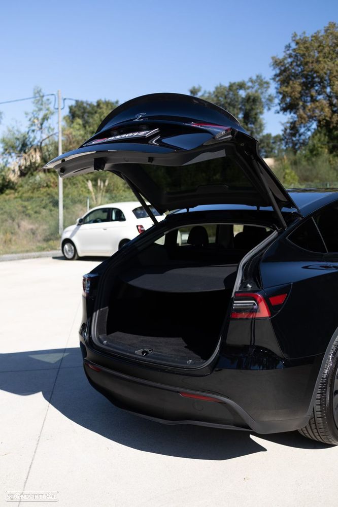 Tesla Model Y Standard RWD - 26