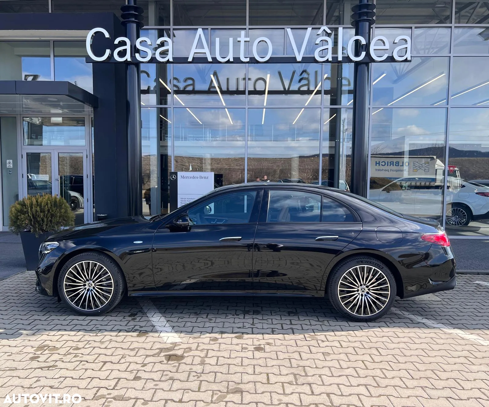 Mercedes-Benz E 300 4MATIC Aut. - 2