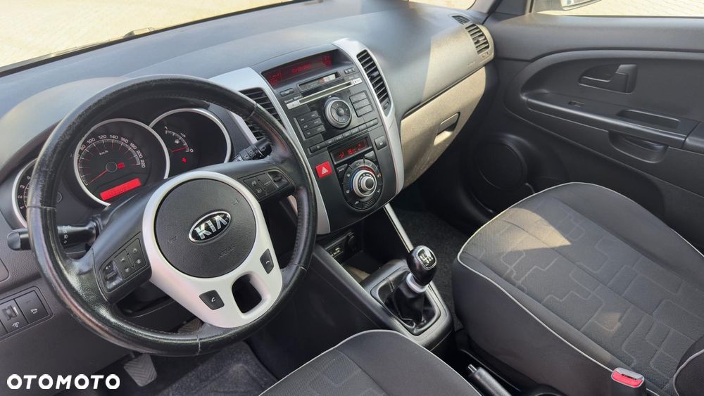 Kia Venga - 10