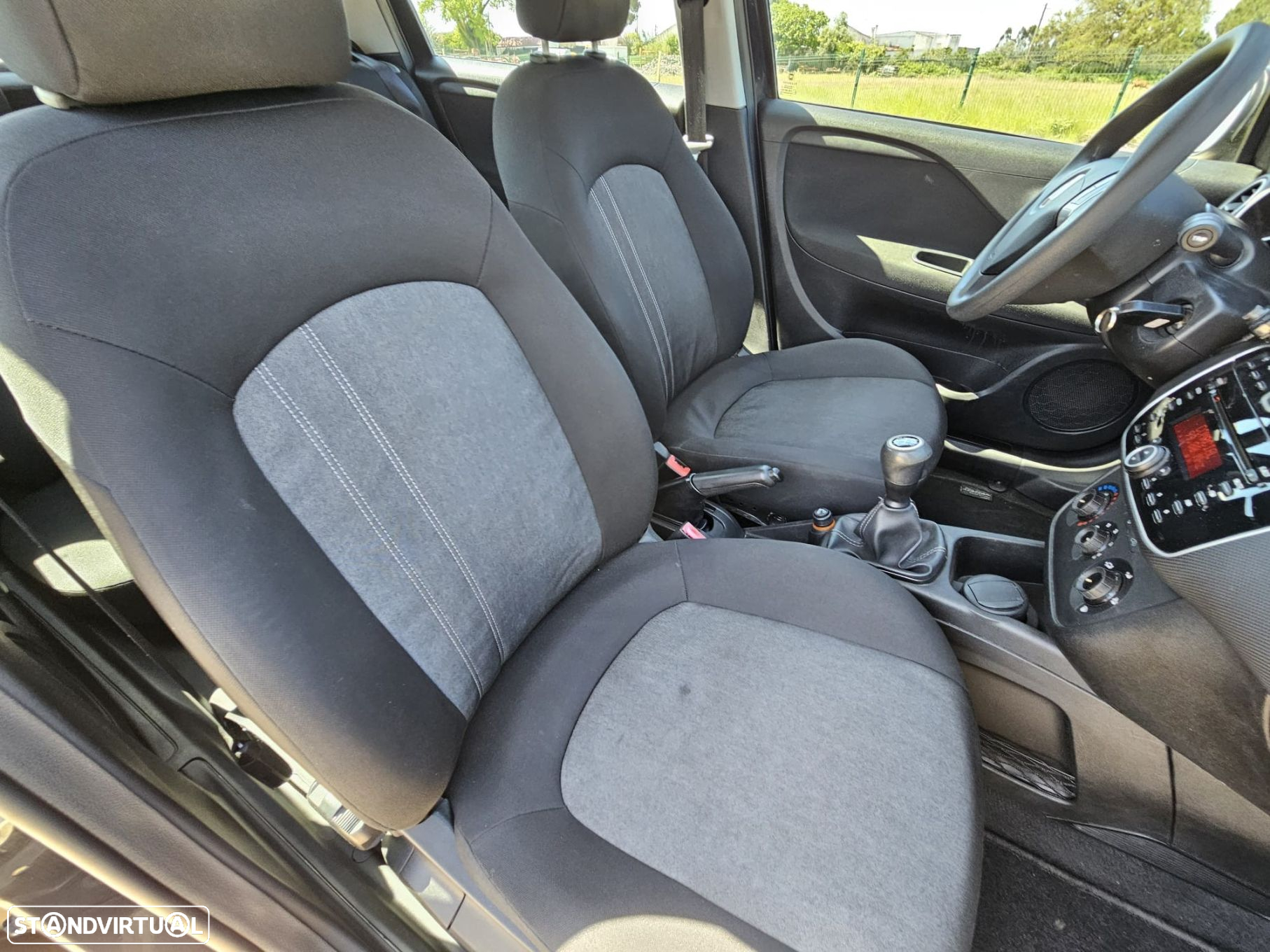 Fiat Punto 1.3 M-Jet Lounge S&S - 25