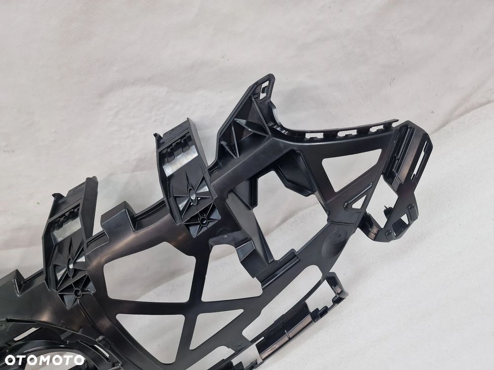 MERCEDES EQE W295 AMG WSPORNIK / STELAŻ POD ATRAPE / GRILL PRZEDNI PRZÓD + RAMKA RADARU , NR A2958883100 + A2978887300 , BARDZO ŁADNY , NIEUSZKODZONY , NR AUKCJI GL719 - 7