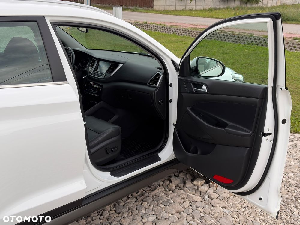 Hyundai Tucson 2.0 CRDI 4WD Automatik Premium - 35
