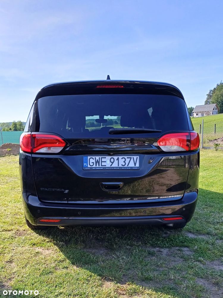 Chrysler Pacifica - 3