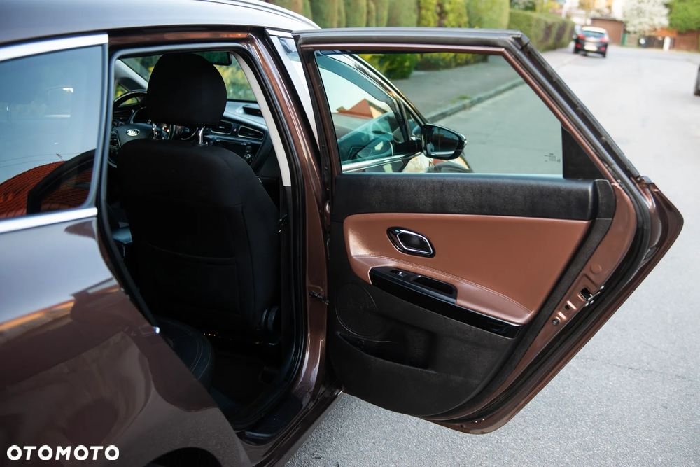 Kia Ceed 1.6 GDI ISG Platinum Edition - 24