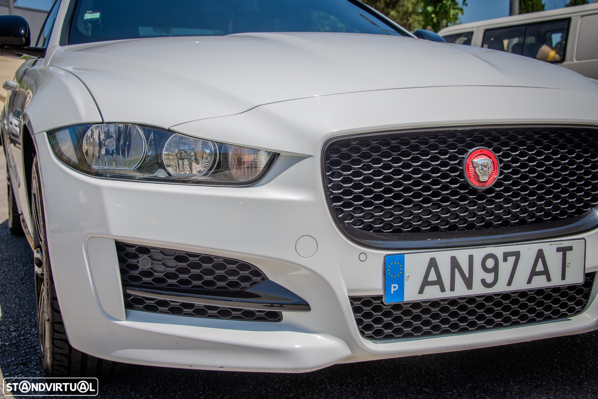Jaguar XE 2.0 D R-Sport AWD Aut. - 16