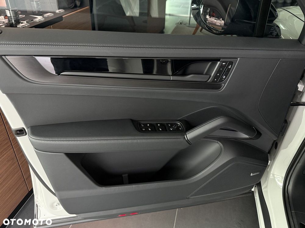 Porsche Cayenne - 16