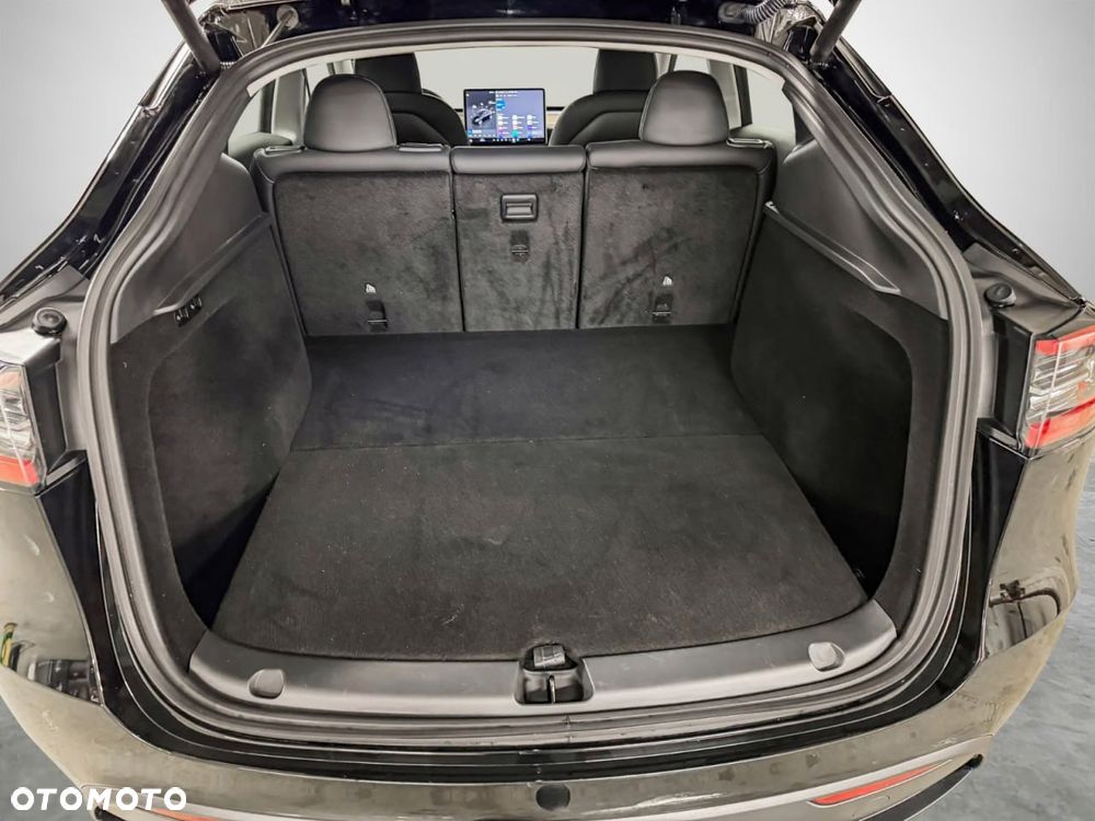 Tesla Model Y Long Range AWD - 13