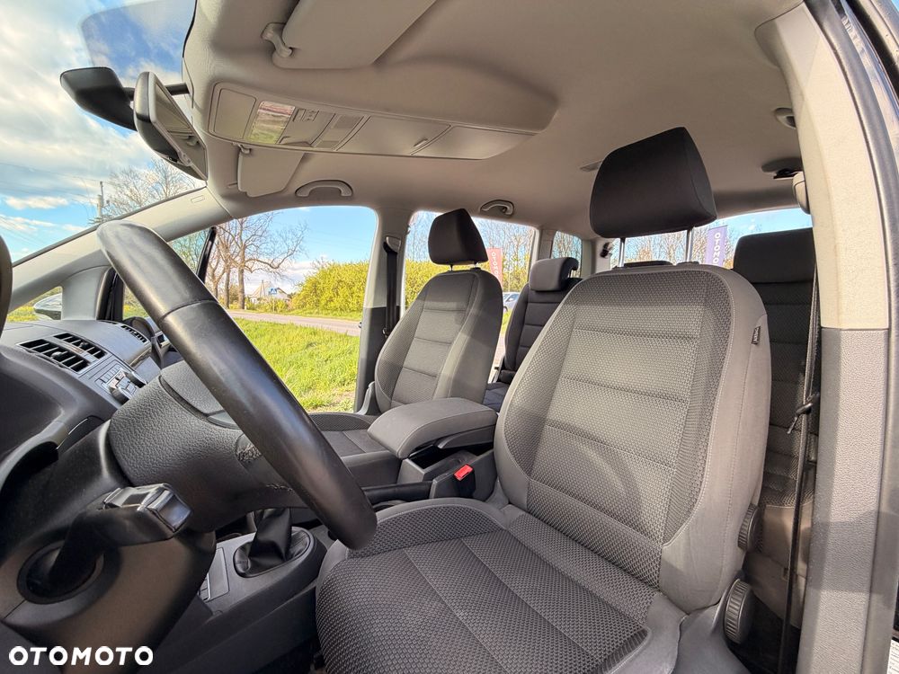 Volkswagen Touran - 20