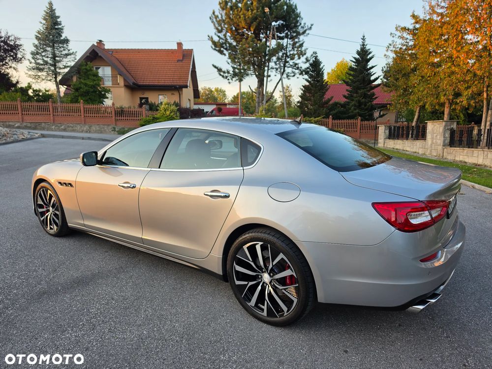 Maserati Quattroporte - 4