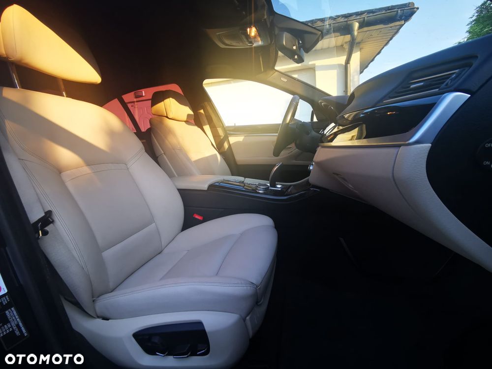 BMW Seria 5 525d xDrive - 9