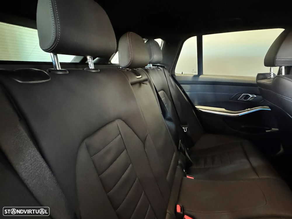 BMW 320 d Touring Pack Desportivo M Auto - 15