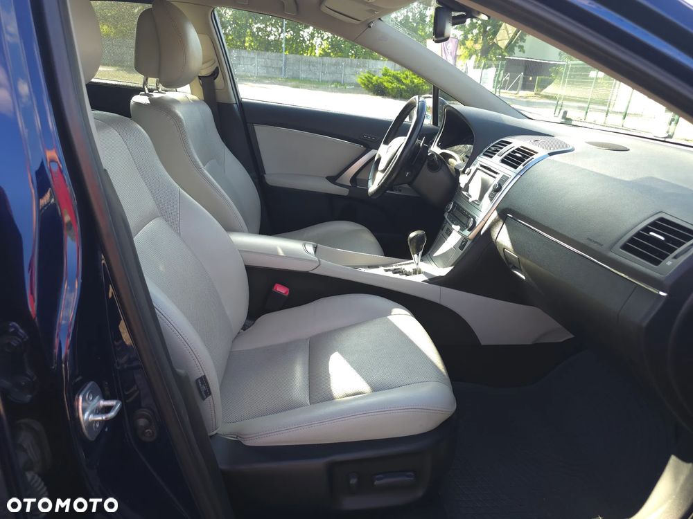 Toyota Avensis 2.0 Prestige NAVI MS - 16