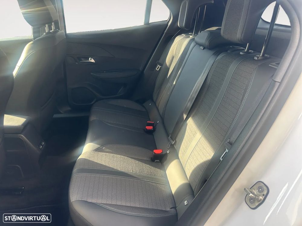 Peugeot 2008 1.2 PureTech Allure EAT8 - 15