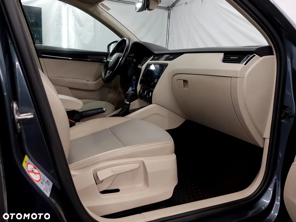Skoda Octavia 2.0 TDI Elegance DSG - 7