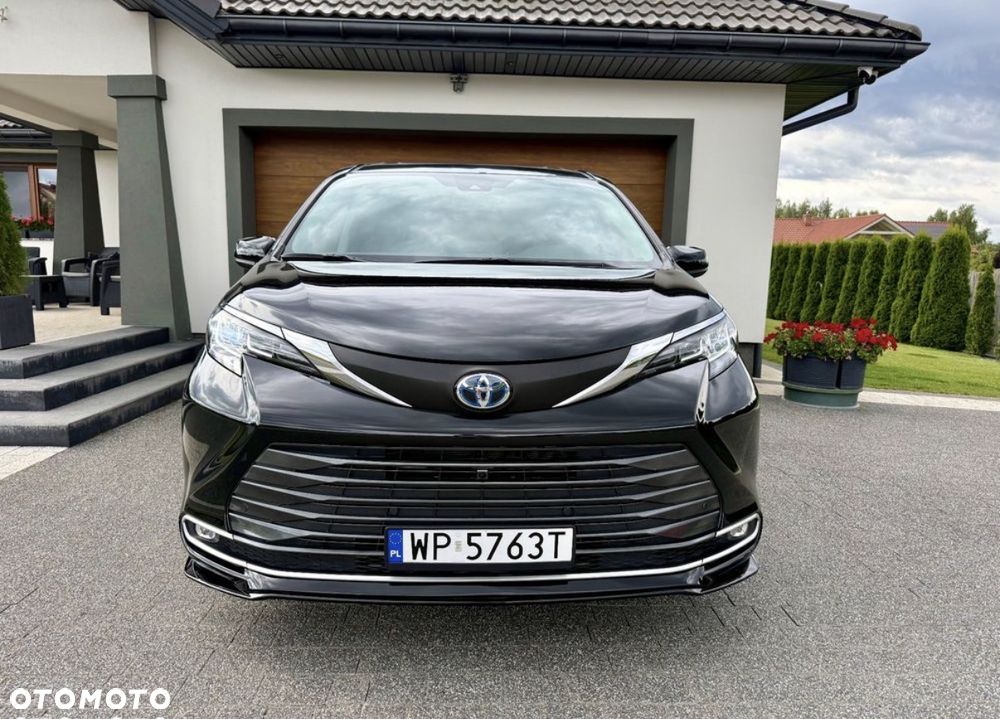 Toyota Sienna - 4