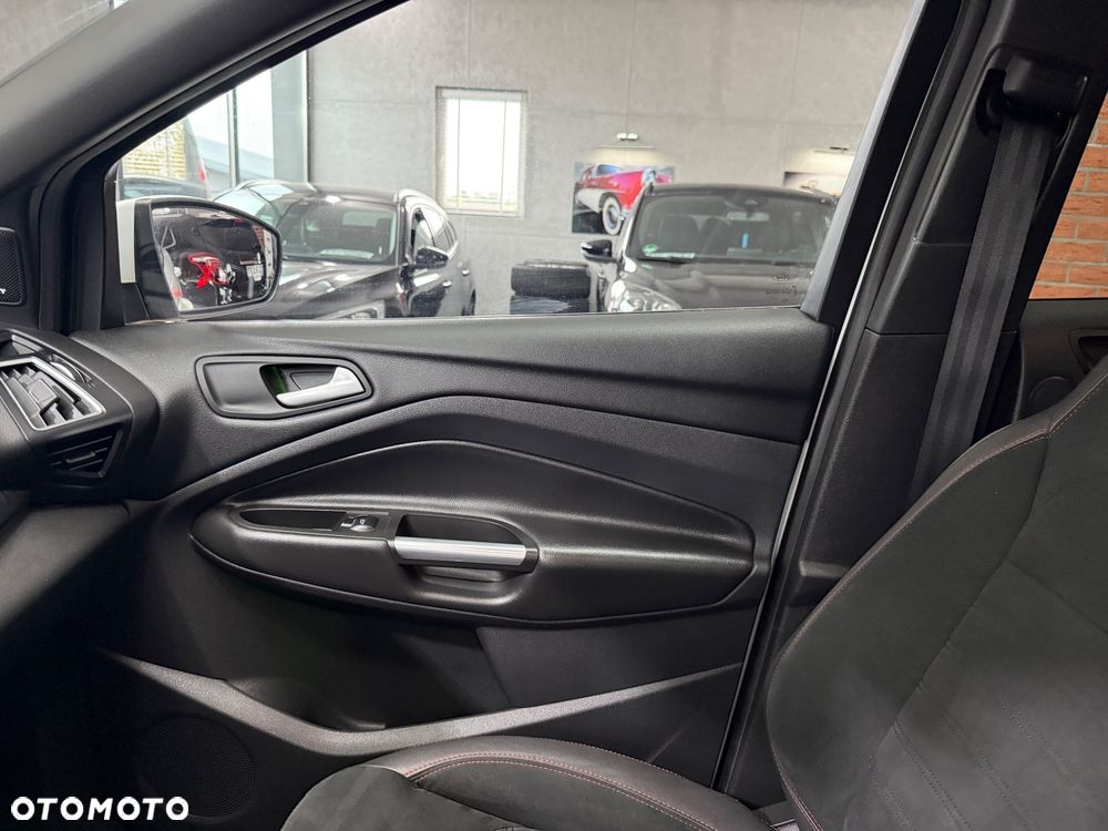 Ford Kuga 2.0 TDCi 4x4 ST-Line - 34