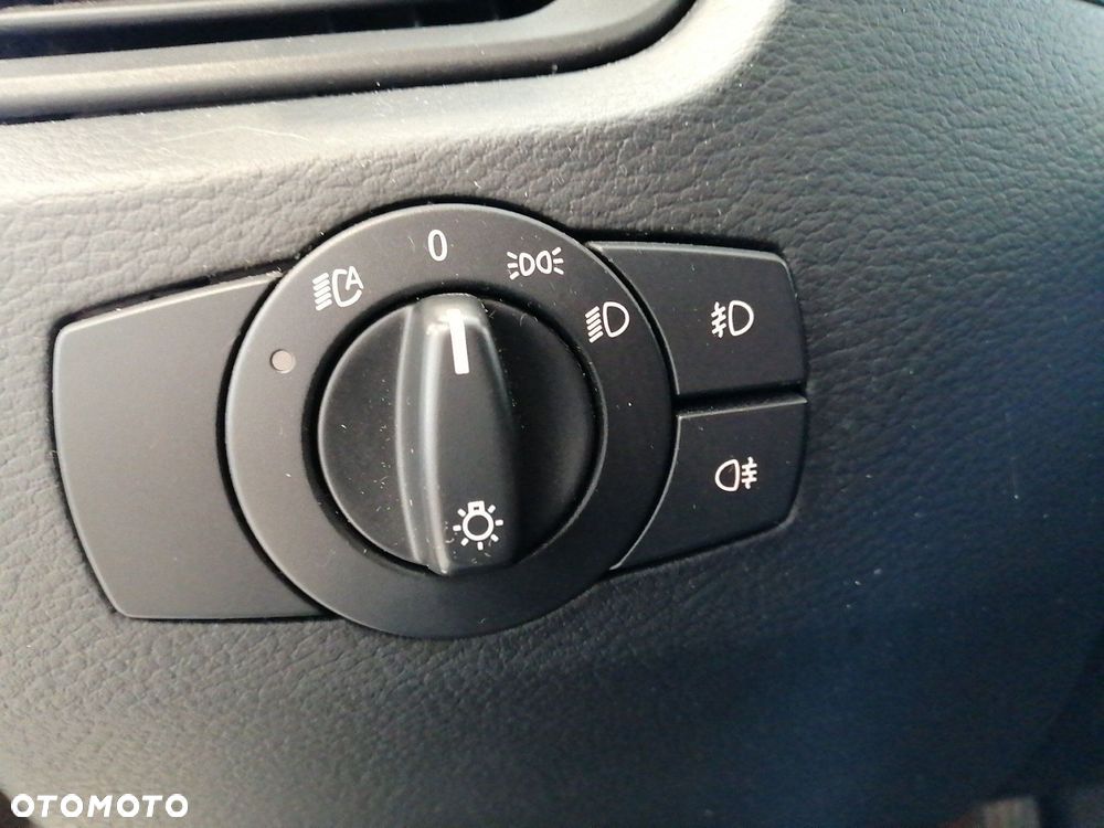 BMW X1 xDrive18d Sport Line - 13