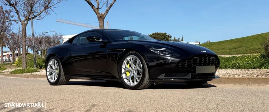 Aston Martin DB11 Coupé V12 Auto - 4