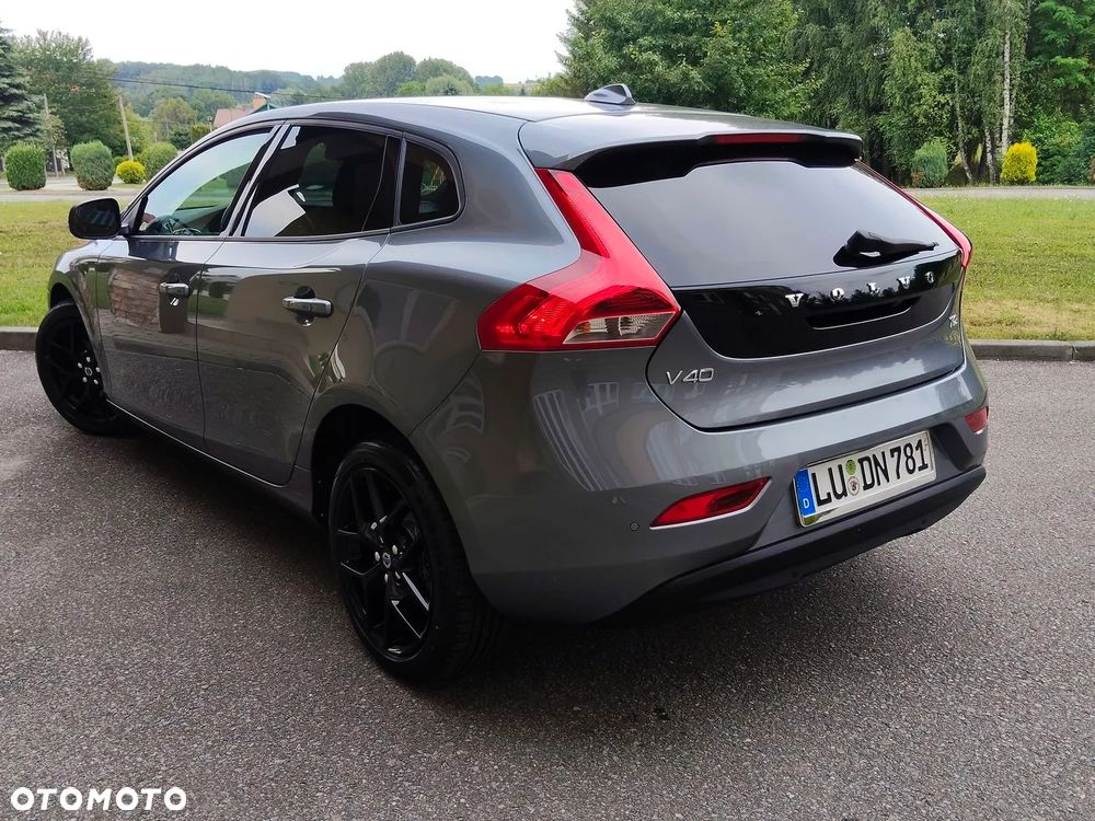Volvo V40 T2 Momentum - 39
