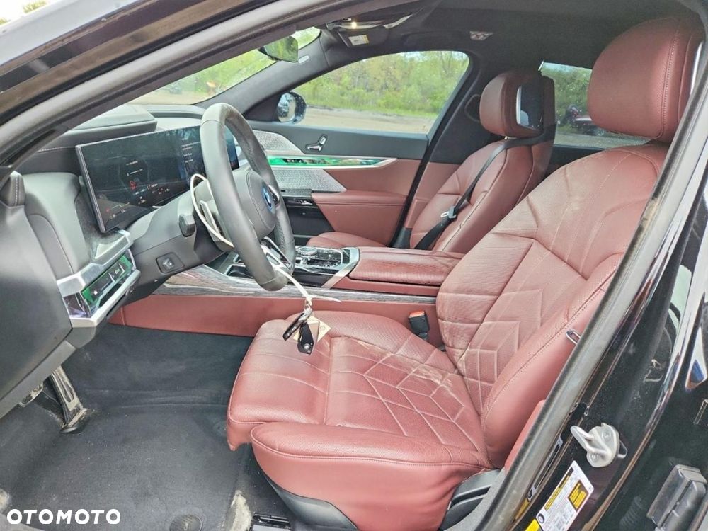 BMW i7 - 8