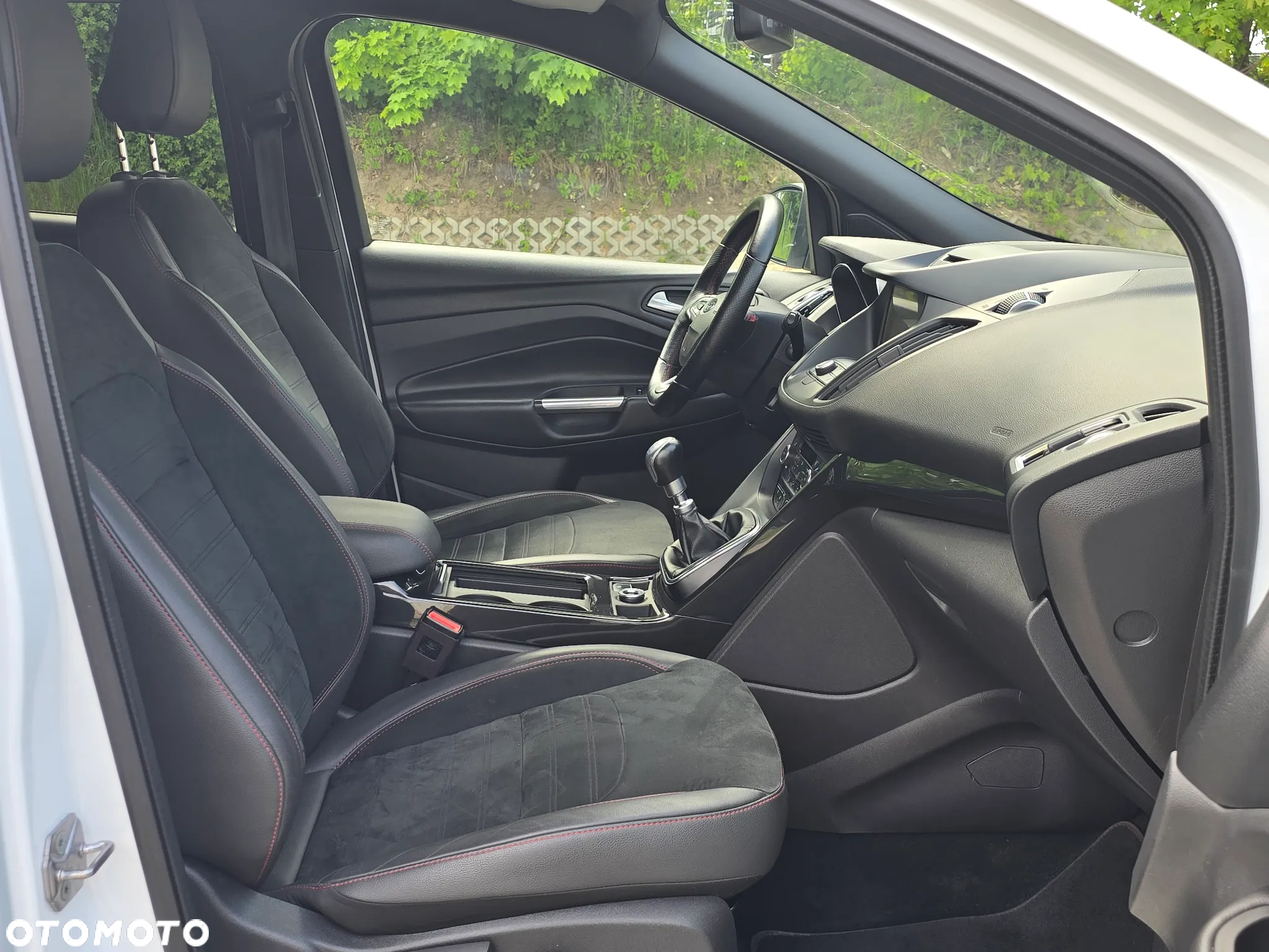 Ford Kuga 1.5 EcoBoost 2x4 ST-Line - 16