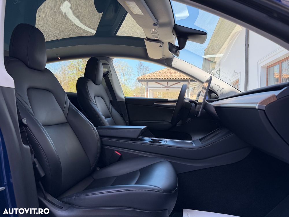 Tesla Model Y - 24