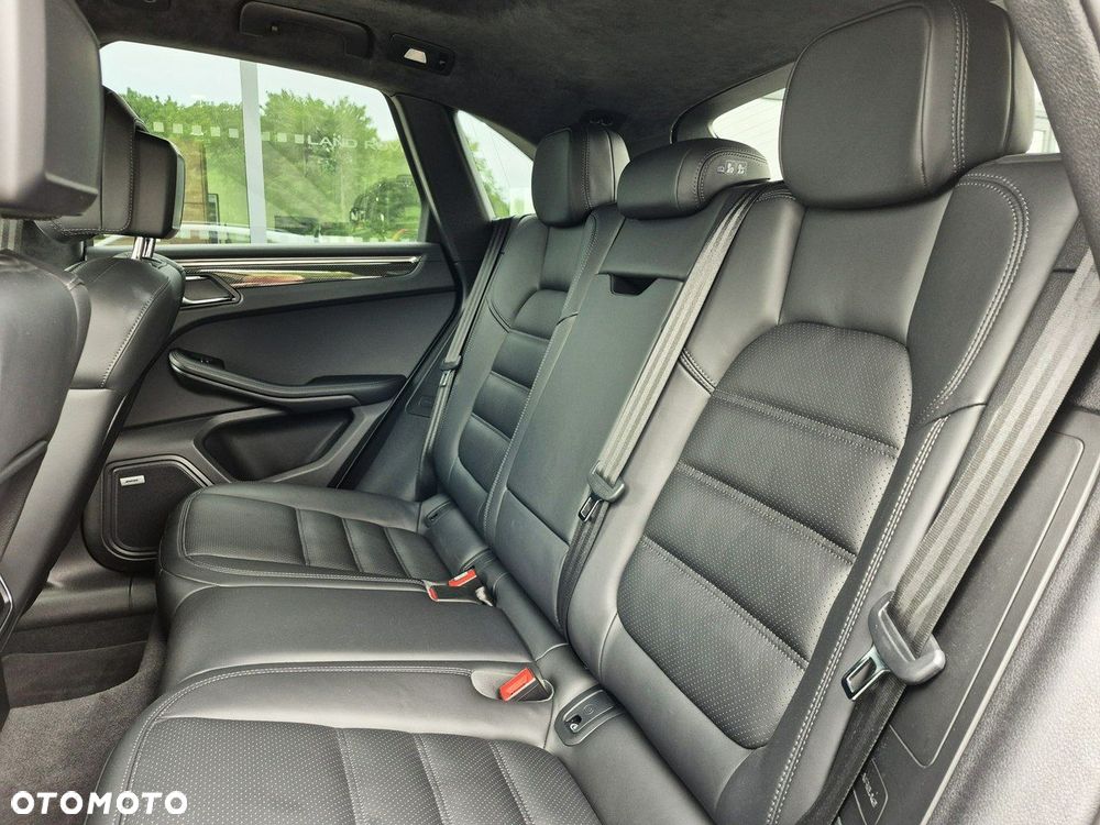 Porsche Macan Turbo - 31