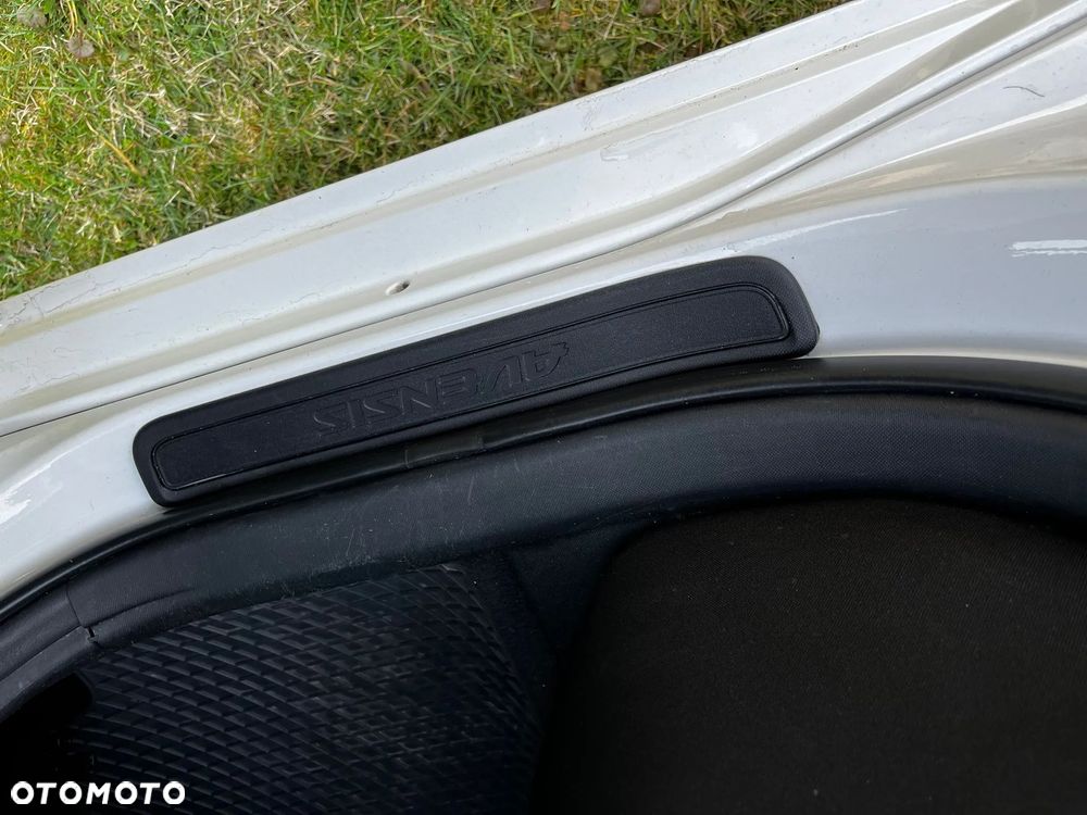 Toyota Avensis 2.0 D-4D Active - 32