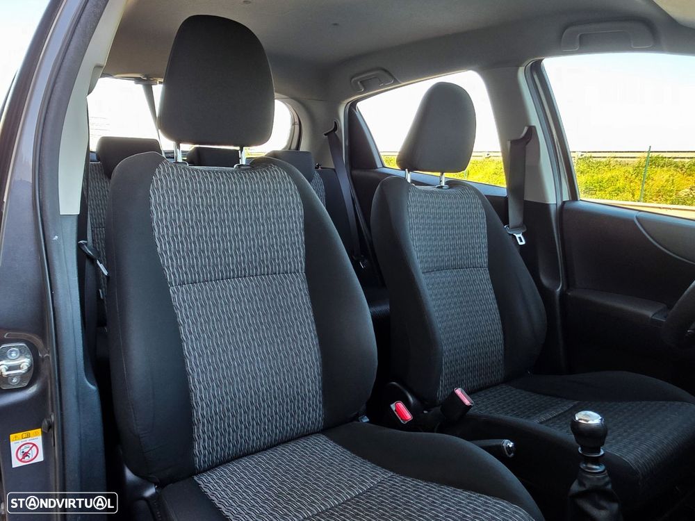 Toyota Yaris 1.33 VVT-i Comfort+P.Style - 9