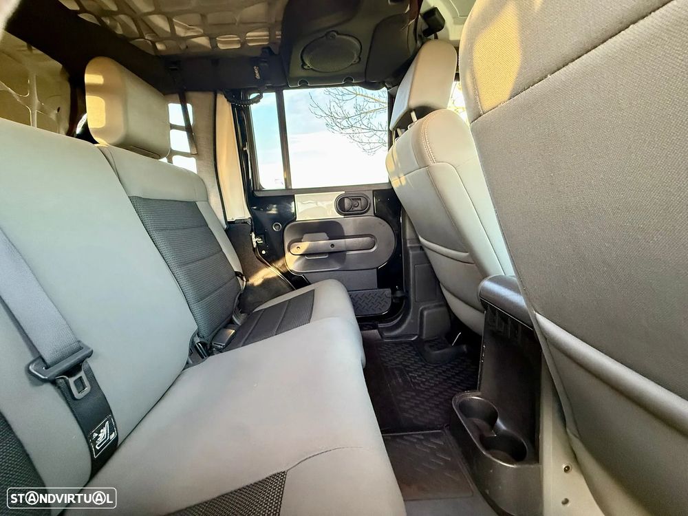 Jeep Wrangler 2.8 CRD DPF Auto Sahara - 12