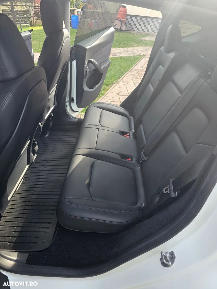 Tesla Model Y Performance Dual Motor AWD - 10