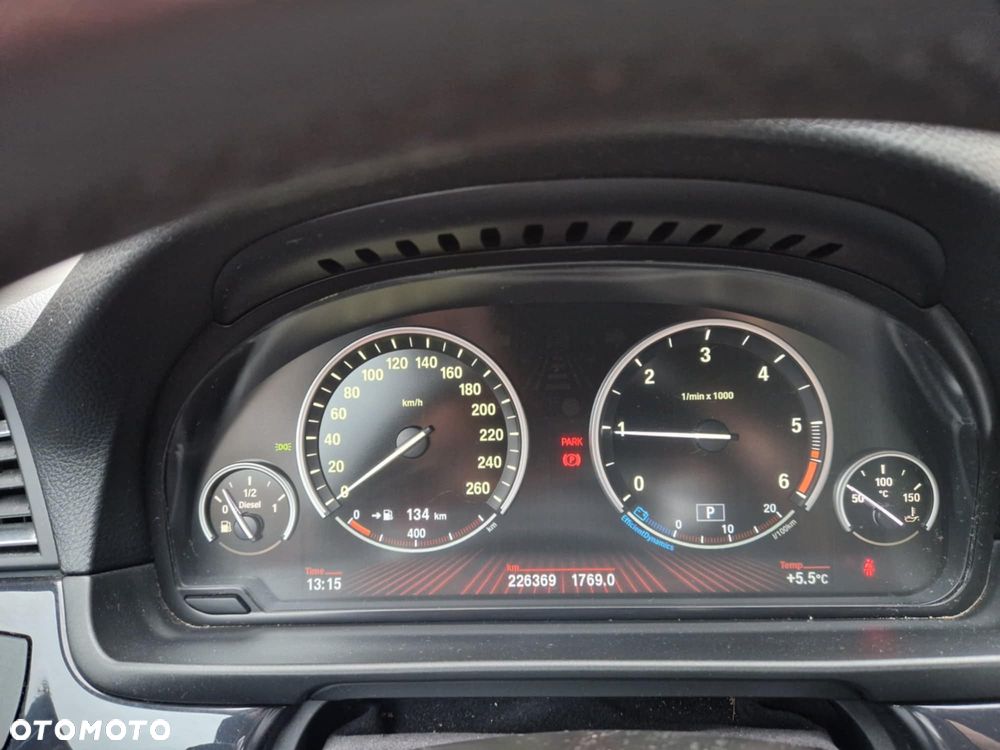 BMW Seria 5 525d xDrive - 10