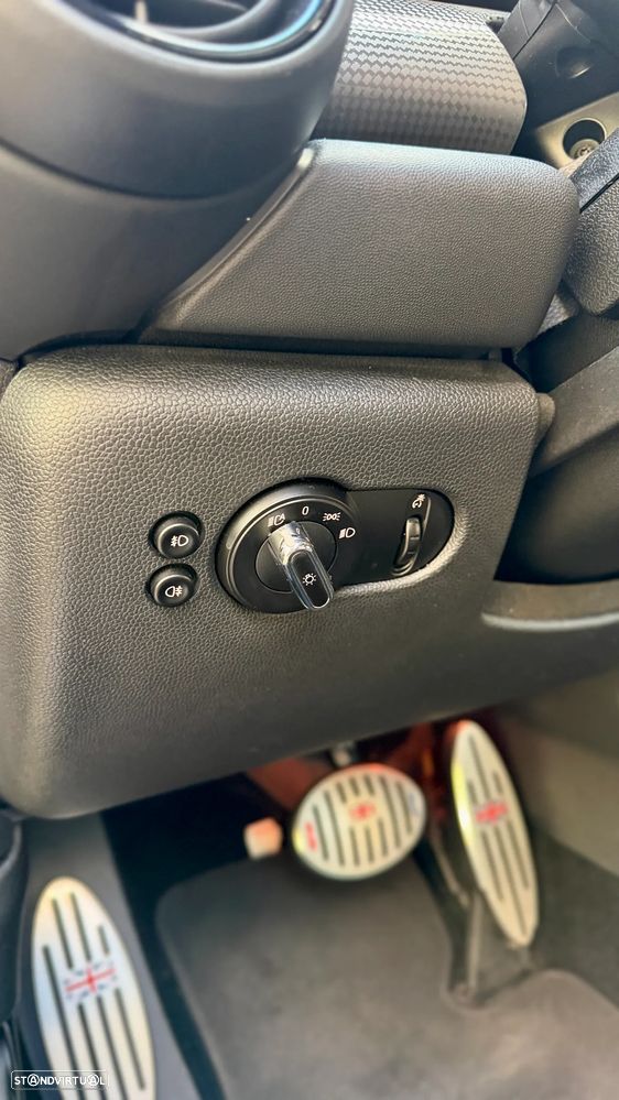 MINI 5 Portas Cooper D Auto - 30