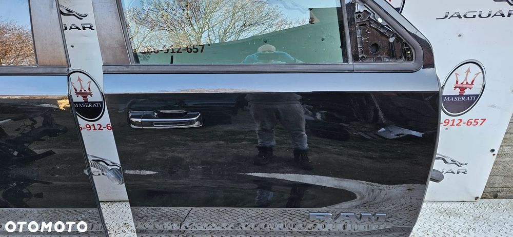 RAM 1500 V 5  2019- Big Horn KRÓTKI QUAD CAB 1,5 Drzwi przód prawy Drzwi przednie prawe  KOMPLETNE KOLOR PXJ - 4
