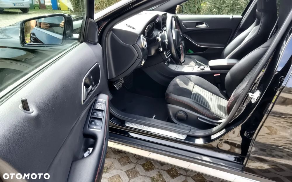 Mercedes-Benz GLA 250 4Matic 7G-DCT AMG Line - 18