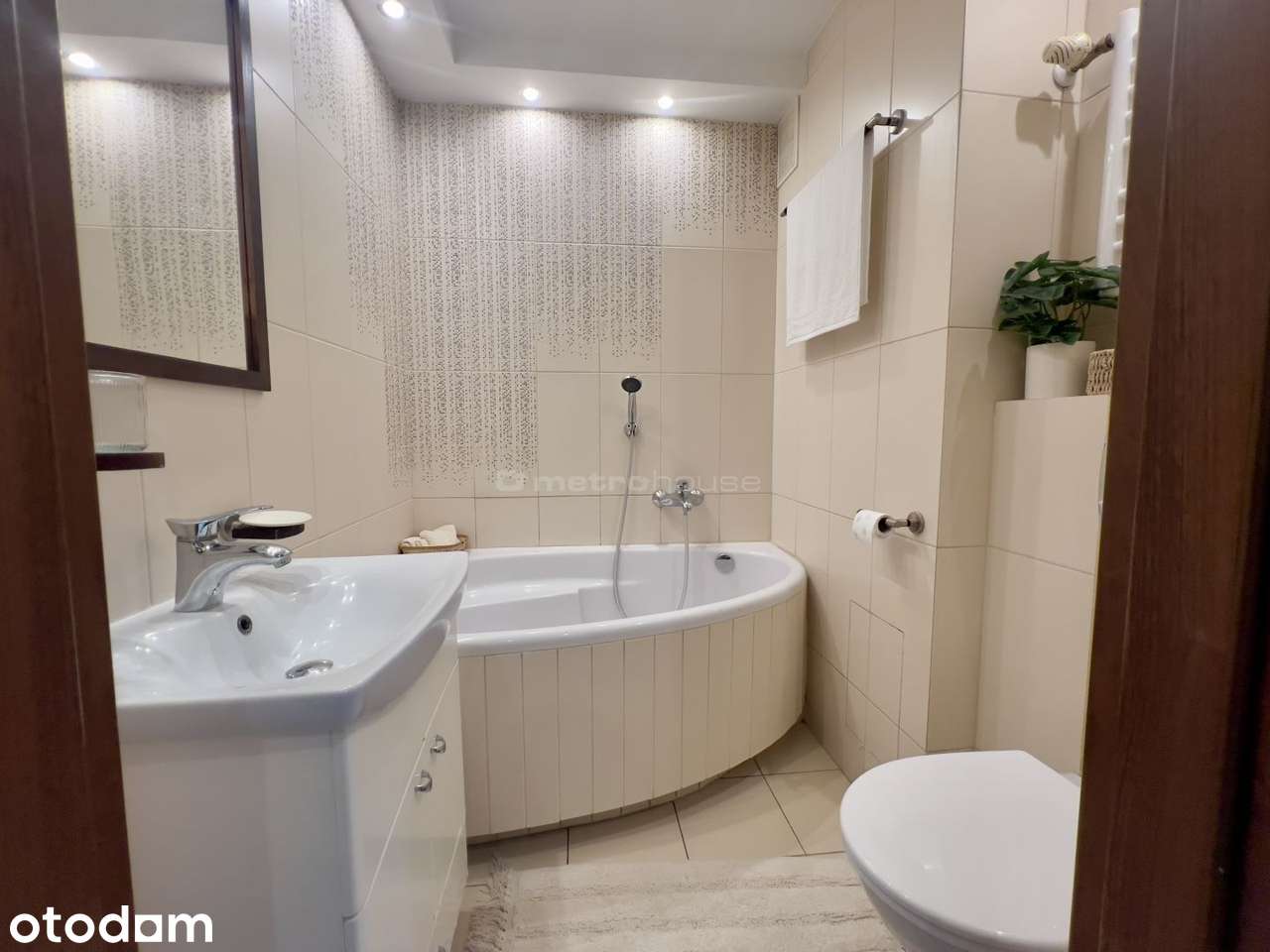 2-pokoje  48 m²  200 m od metra Imielin  balkon
