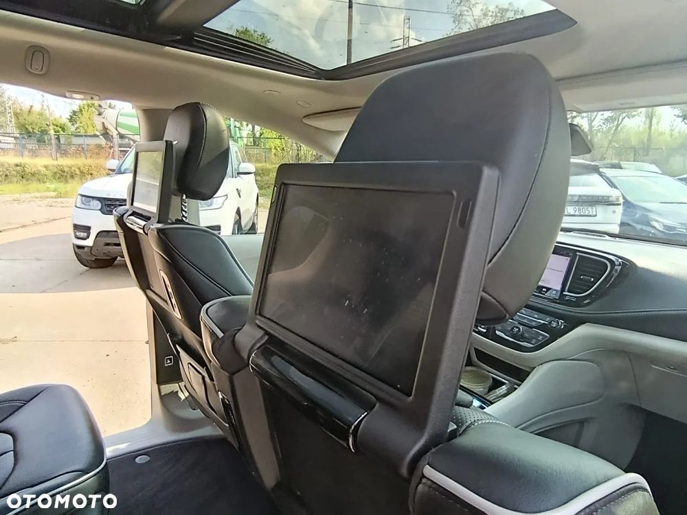 Chrysler Pacifica - 35