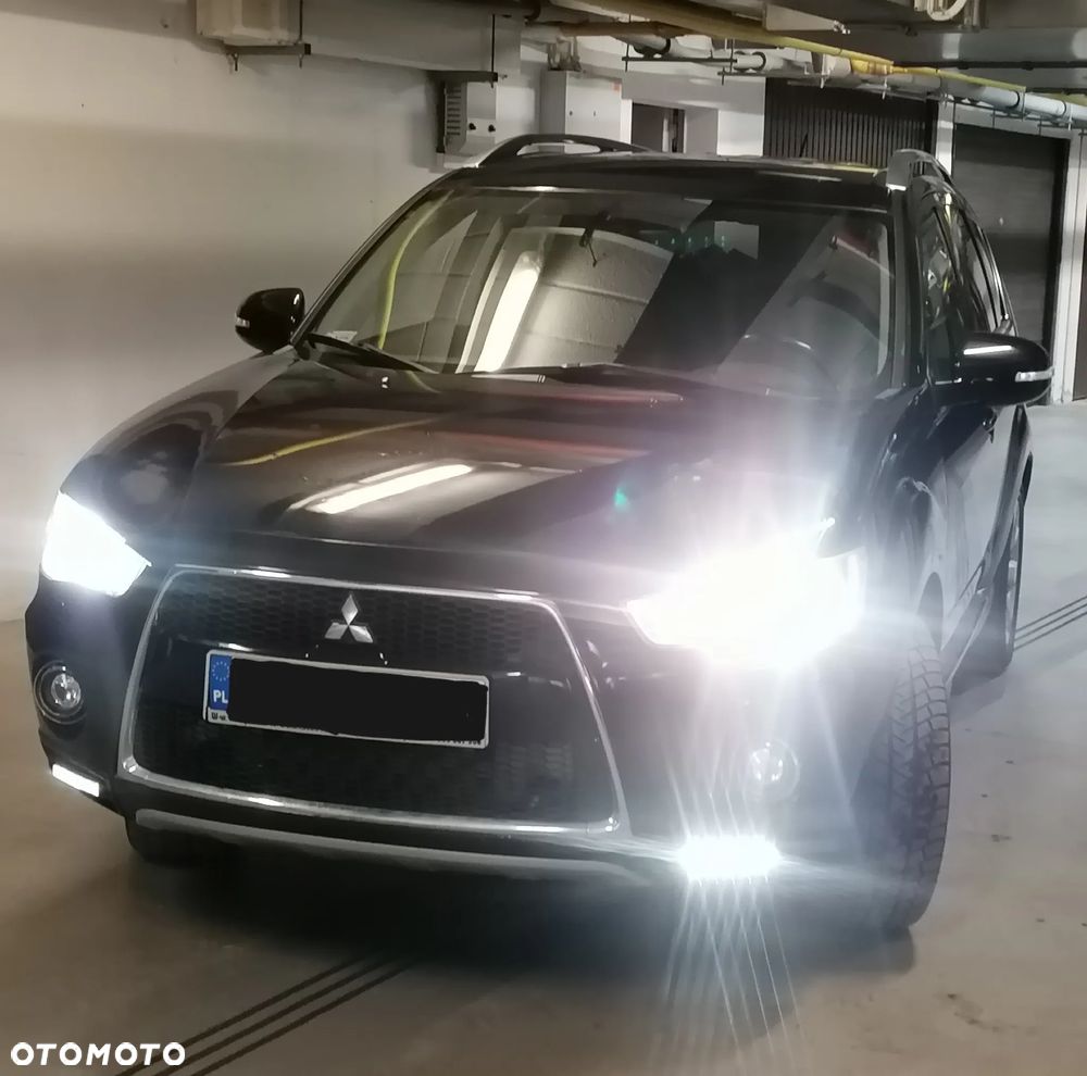 Mitsubishi Outlander - 1