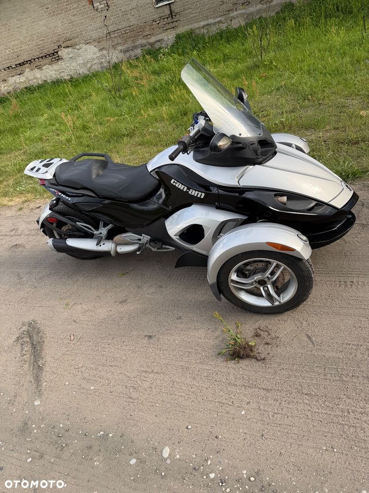 Can-Am Spyder - 11