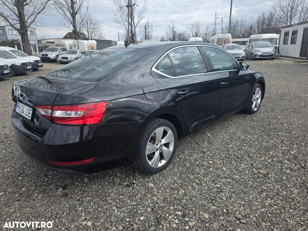 Skoda Superb 2.0 TDI Ambition - 9