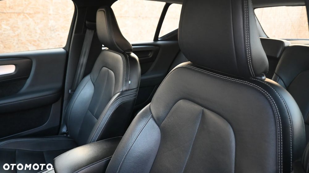 Volvo XC 40 D4 AWD Momentum (Intro Edition) - 35