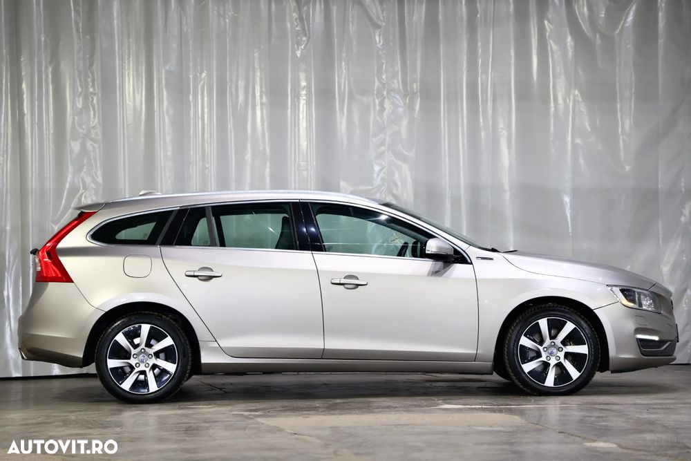 Volvo V60 D6 Plug-In-Hybrid AWD Geartronic Momentum - 39