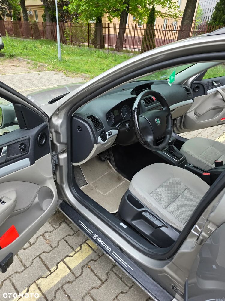 Skoda Octavia 1.6 FSI Automatik Ambiente - 10